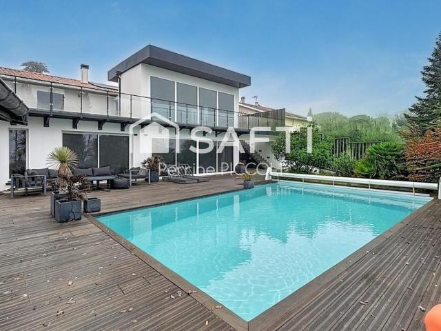 Maison 7 pièces 196 m²