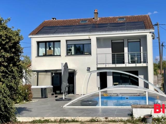 Maison 7 pièces 196 m²