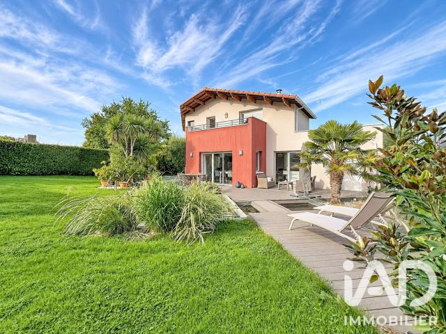 Maison 7 pièces 197 m²