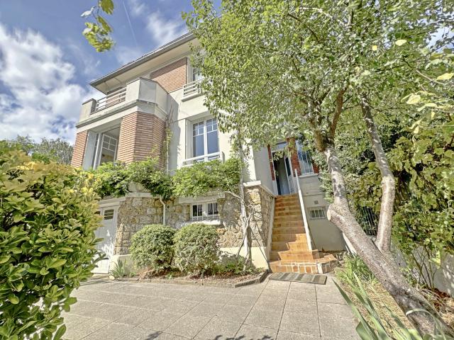 Maison 7 pièces 198 m²