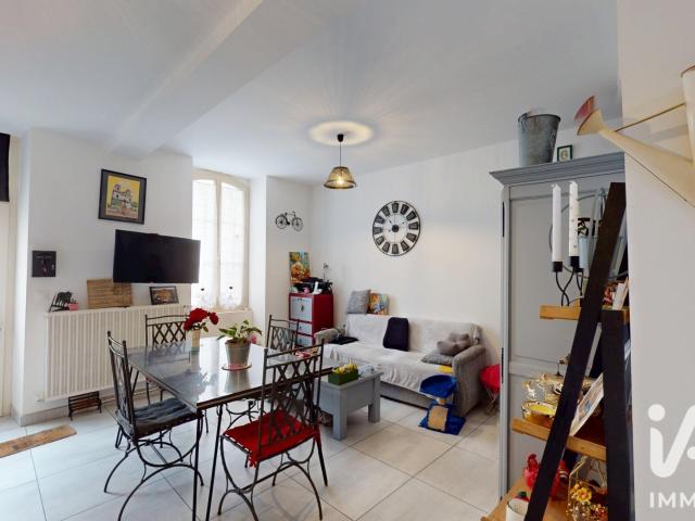 Maison 7 pièces 1 215 m²