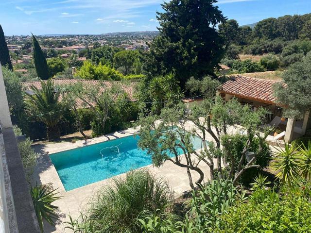 Maison 7 pièces 204 m²