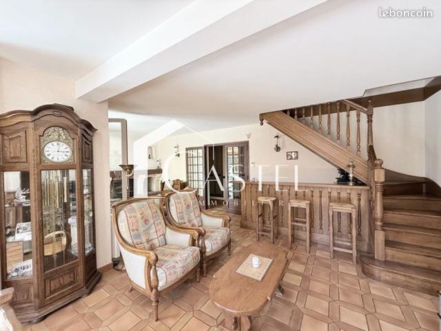 Maison 7 pièces 205 m²