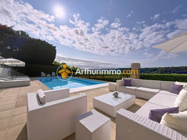 Maison 7 pièces 220 m²