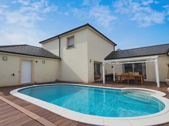 Maison 8 pièces 215 m²