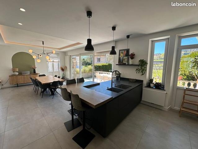 Maison 7 pièces 208 m²