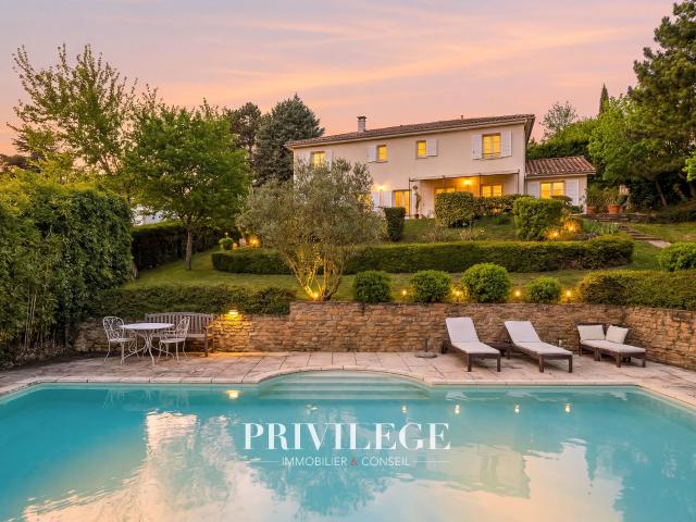 Maison 7 pièces 208 m²