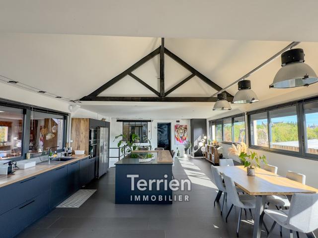 Maison 7 pièces 209 m²