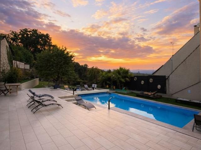 Maison 7 pièces 200 m²