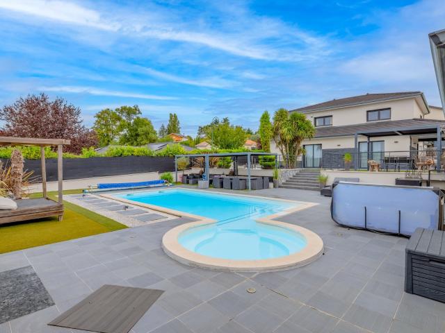 Maison 7 pièces 200 m²