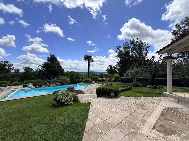 Maison 7 pièces 220 m²