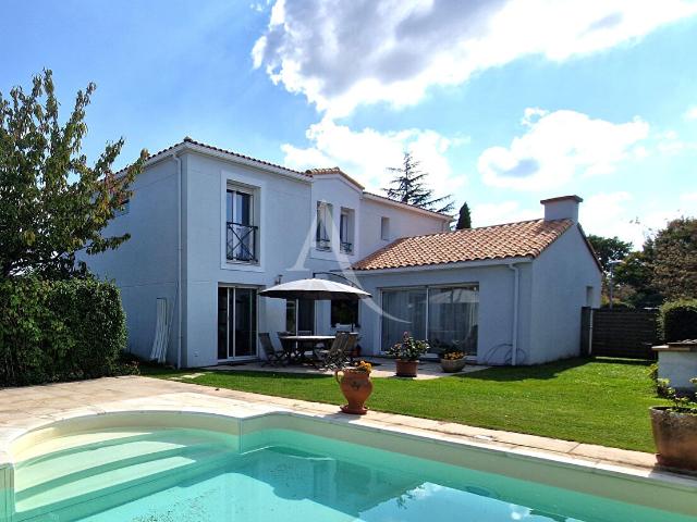 Maison 7 pièces 200 m²