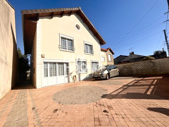 Maison 7 pièces 202 m²