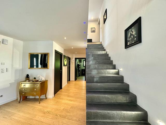 Maison 7 pièces 202 m²