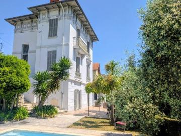 Maison 7 pièces 202 m²