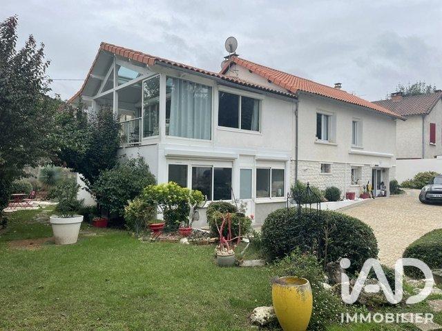Maison 7 pièces 203 m²