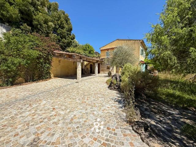Maison 7 pièces 203 m²