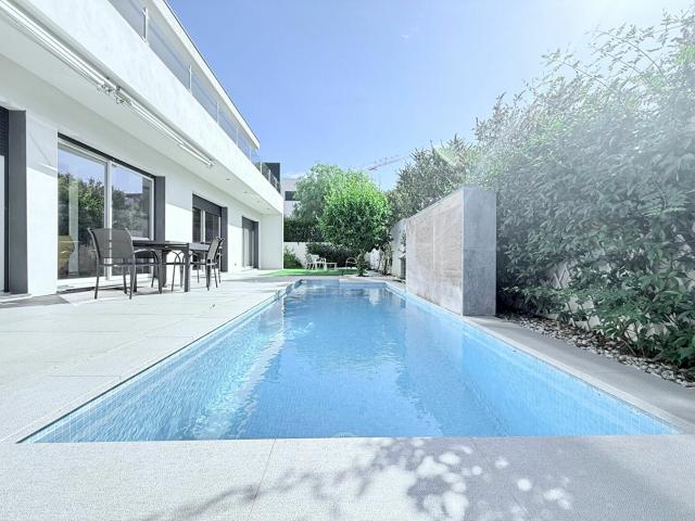Maison 7 pièces 203 m²