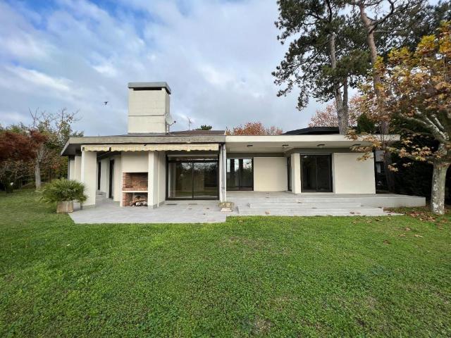 Maison 7 pièces 203 m²
