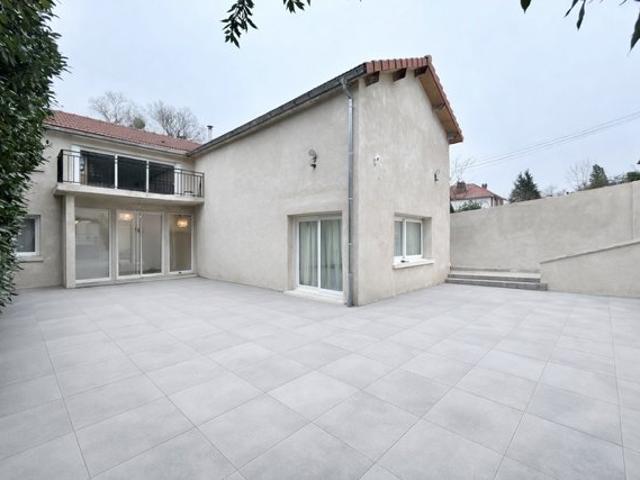 Maison 7 pièces 214 m²