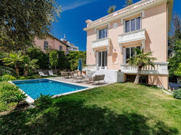 Maison 7 pièces 214 m²