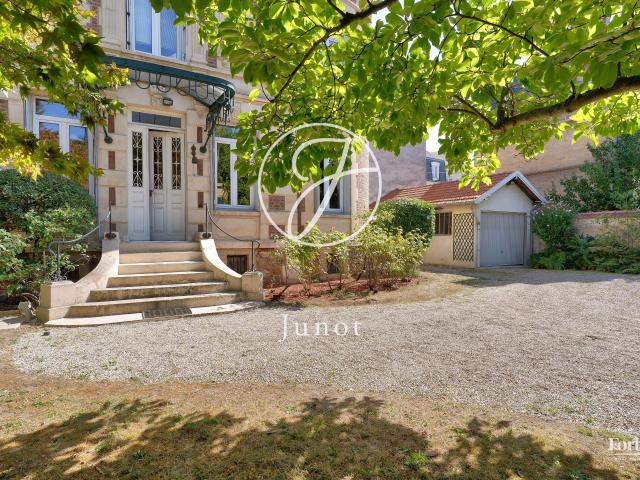 Maison 7 pièces 214 m²