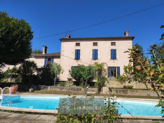 Maison 7 pièces 215 m²
