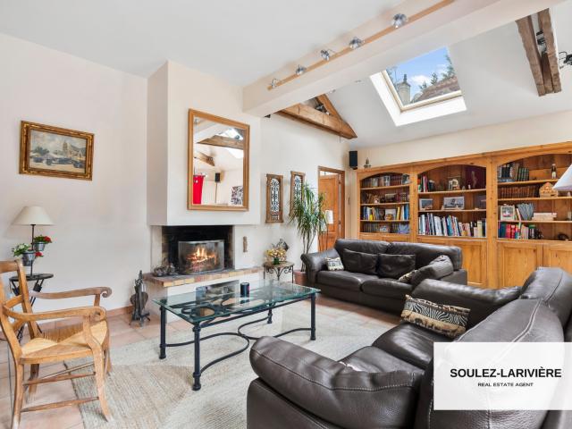 Maison 7 pièces 215 m²