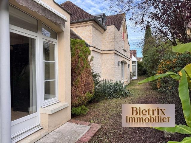 Maison 7 pièces 215 m²