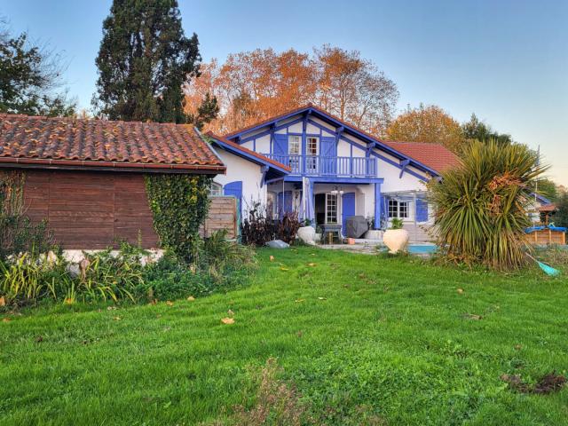 Maison 7 pièces 215 m²