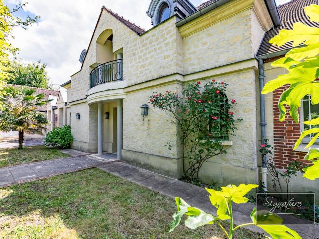 Maison 7 pièces 215 m²