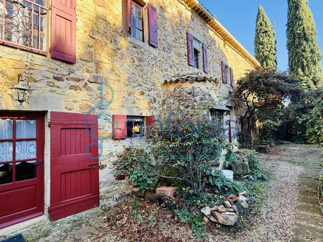 Maison 7 pièces 215 m²