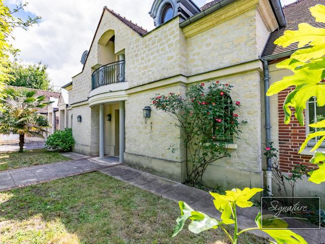 Maison 7 pièces 215 m²