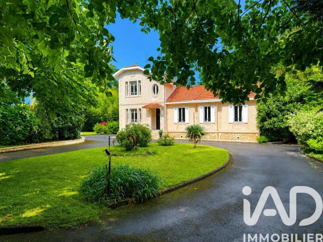 Maison 7 pièces 215 m²