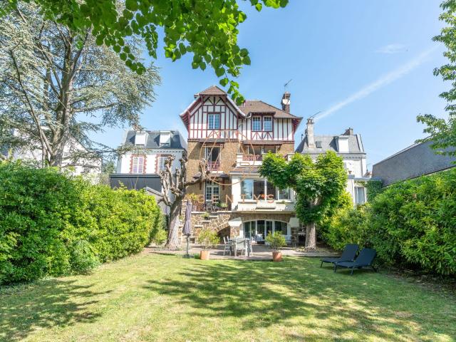 Maison 7 pièces 215 m²