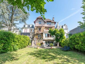 Maison 7 pièces 215 m²