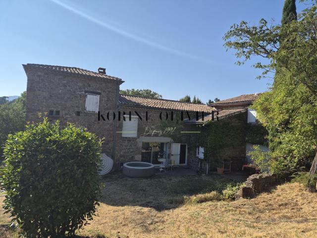 Maison 7 pièces 215 m²