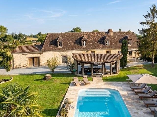 Maison 7 pièces 215 m²