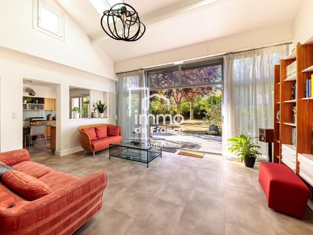 Maison 7 pièces 215 m²