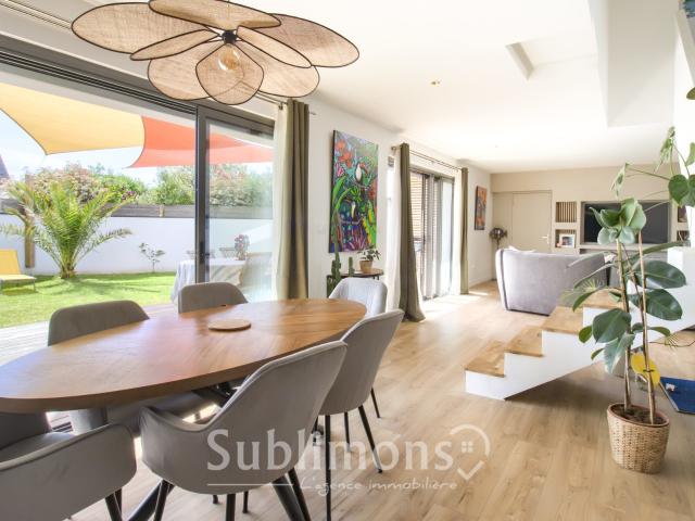 Maison 7 pièces 215 m²