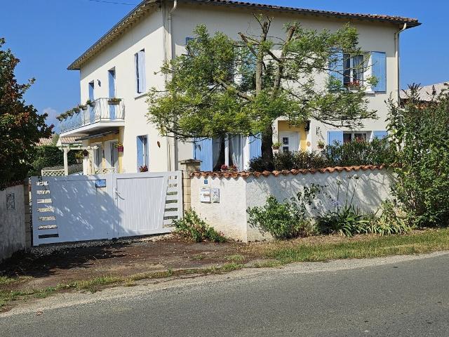 Maison 7 pièces 215 m²