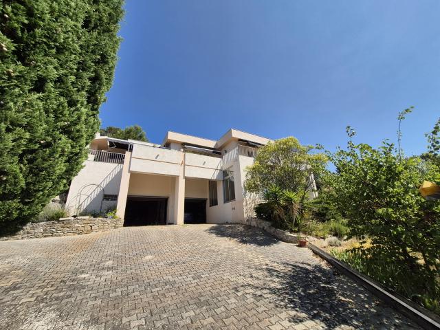 Maison 7 pièces 215 m²