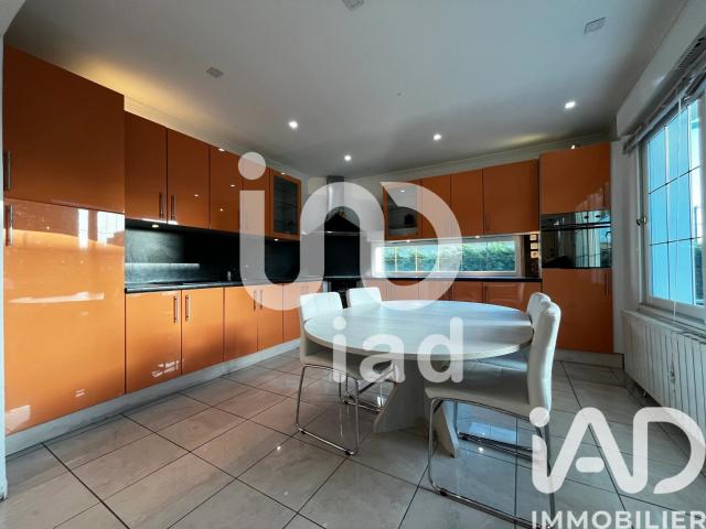 Maison 7 pièces 215 m²