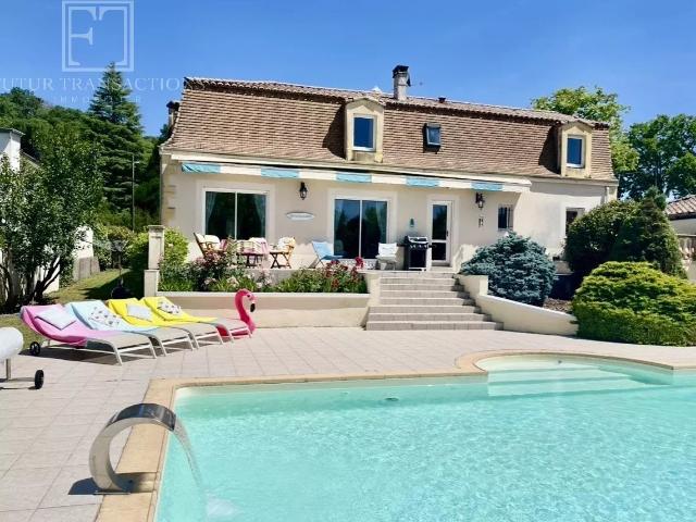 Maison 7 pièces 215 m²