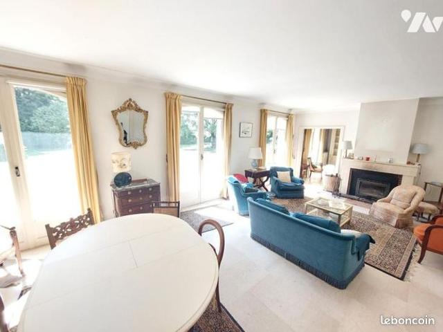 Maison 7 pièces 215 m²