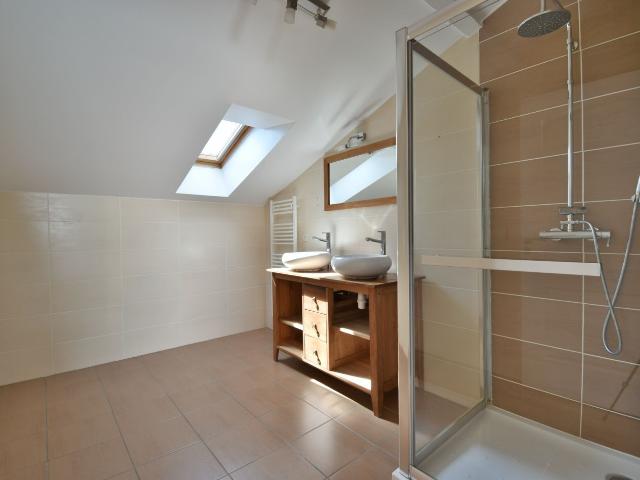 Maison 7 pièces, 215 m² à louer à Cholet 49300