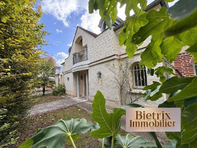 Maison 7 pièces, 215 m² à louer à L'Isle Adam 95290