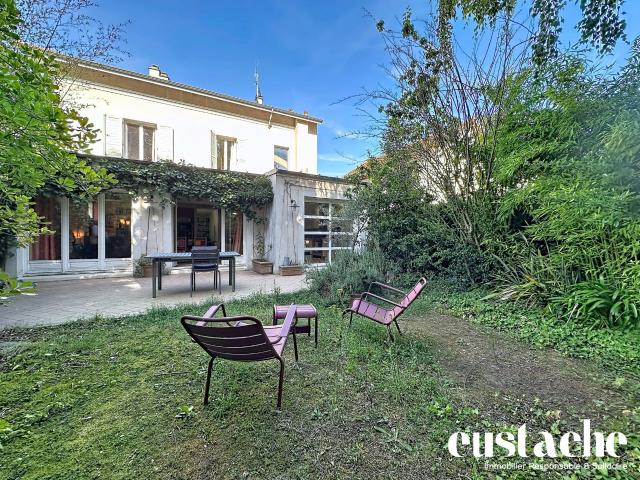 Maison 7 pièces 216 m²