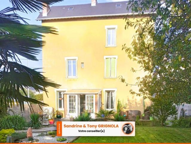 Maison 7 pièces 216 m²