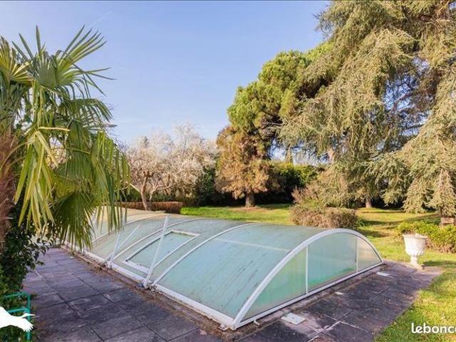Maison 7 pièces 216 m²